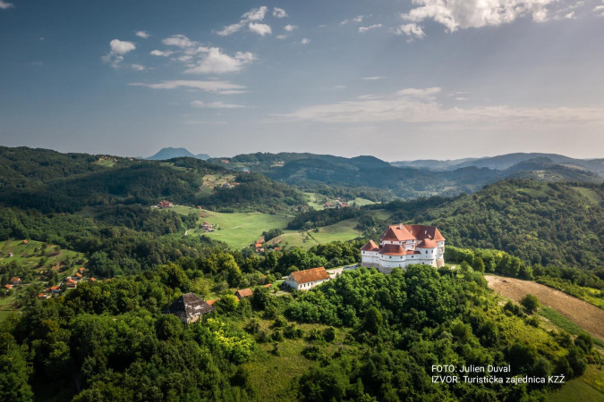 Dvorci, Iris Croatica Luxury Apartments s bazenom u Zagorju Oroslavje